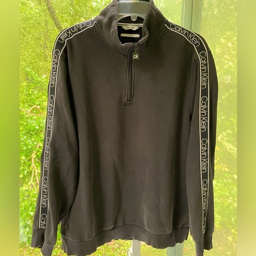 Calvin Klein XL men’s 1/4 zip black jersey. Soft touch lined fleece mock neck.